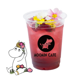 ‘스노크 아가씨’를 모티브로 한 음료 ‘꽃과 석류 소다’. 식용 꽃으로 장식된 것이 특징이다