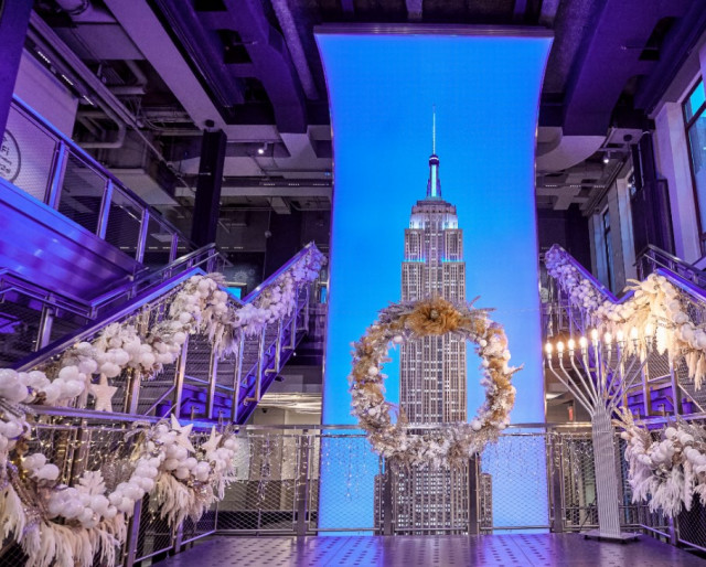 Most Wonderful Time of the Year: Empire State Building Announces Fan-Favorite Holiday Programs to Include 20th Anniversary Elf Activations, Classic Holiday Décor, Festive Pop-Ups, Special Lightings and More (Photo: Business Wire)