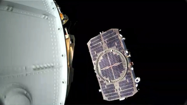 우주에 도착한 한화시스템 ‘소형 SAR 위성’ 모습(사진=정부 제공)