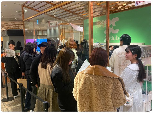 2025년 2월 33club은 일본 내 매출 1위 백화점인 신주쿠 이세탄에서 팝업 스토어를 열었다. 당시는 ‘Favorite Choice Collection’ 출시 직후였던 만큼 100여 종이 넘는 다양한 액세서리를 한자리에서 선보이며 큰 관심을 모았다. 고객이 직접 ‘가장 좋아하는 아이템’을 고를 수 있도록 구성된 드레서 콘셉트의 오리지널 진열대, 아이템별 매력을 담은 accessory menu 등 감각적인 연출이 돋보였으며, 매장 앞에는 연일 긴 줄이 이어질 만큼 현지 반응이 뜨거웠다