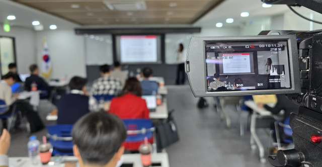 4월 17일(목) 소상공인시장진흥공단 광주전용교육장에서 ‘2025년 스마트상점 기술보급사업’ 현장 컨설팅에 참여하는 컨설턴트 대상으로 배리어프리 키오스크 등 스마트기술 관련 사전설명회를 가졌다(사진=책임지는사회네트워크)