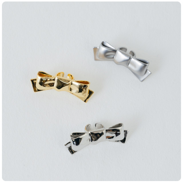 Bold ribbon ring
