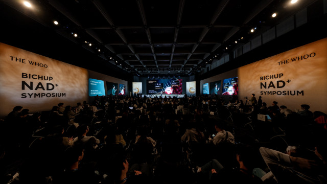 LG생활건강은 서울 마곡 LG사이언스파크에서 학계와 연구기관 국내외 인플루언서 등 200여명이 참석한 가운데 ‘더후 비첩 NAD+ 심포지엄’을 개최했다