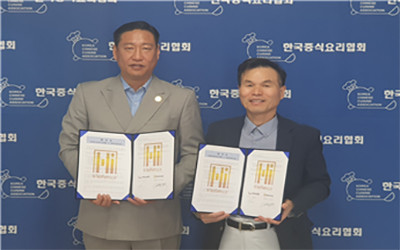 왼쪽부터 하이테크팜 고영학회장, 한국중식요리협회 정권식회장(제공: 한국요리사협회)