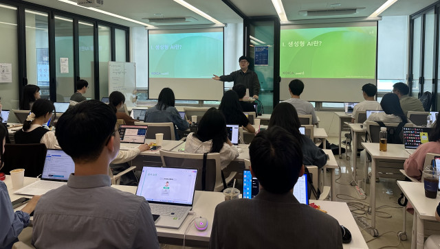 코이카는 지난 10일 서울 강남구 소재 모두의연구소 강남캠퍼스에서 본부 임직원을 대상으로 생성형 AI 교육을 실시했다. 이번 교육은 6월 21일까지 매주 금요일마다 총 7회에 걸쳐 실시한다